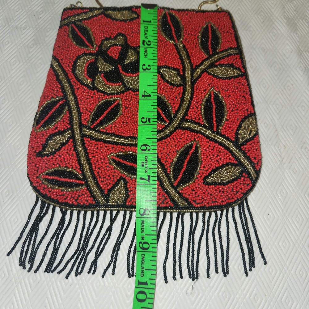 Elegant Red Beaded Handbag with Floral Design - Picture 8 of 9